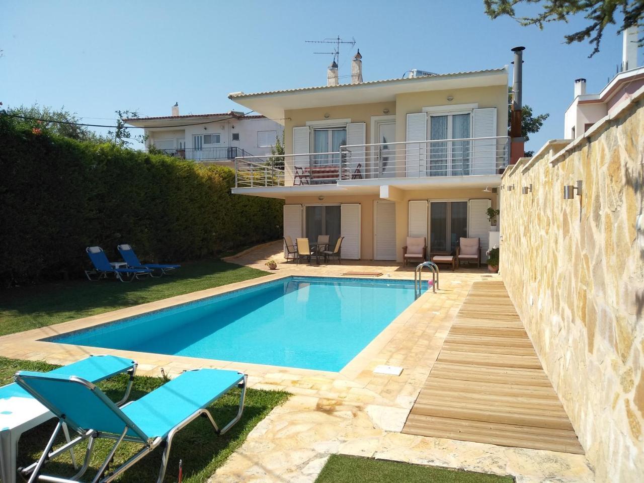 Apartment With Private Pool Kiáton Buitenkant foto