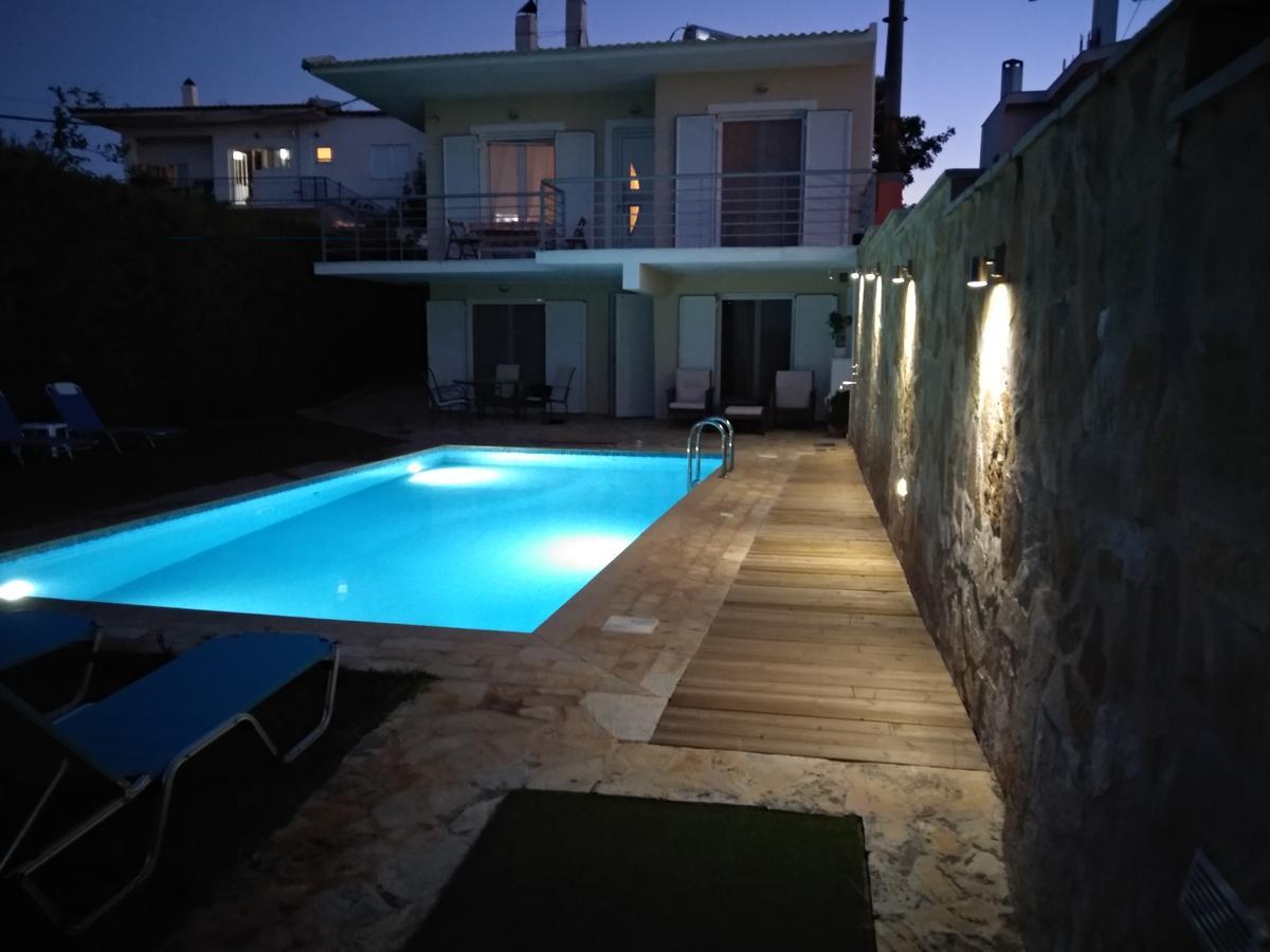 Apartment With Private Pool Kiáton Buitenkant foto